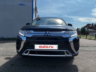 2019 Mitsubishi Outlander III Рестайлинг 3, чёрный, 2600000 рублей, вид 3
