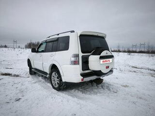 2011 Mitsubishi Pajero IV Рестайлинг 1, белый, 2150000 рублей, вид 2