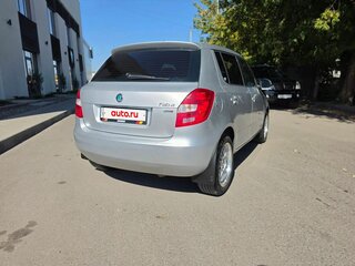 2012 Skoda Fabia II Рестайлинг, серебристый, 610000 рублей, вид 4