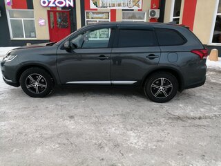2018 Mitsubishi Outlander III Рестайлинг 3, серый, 1890000 рублей, вид 5