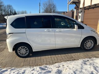 2012 Honda Freed I Рестайлинг, белый, 1200000 рублей, вид 3
