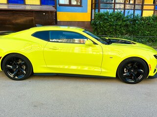 2019 Chevrolet Camaro VI Рестайлинг, жёлтый, 4200000 рублей, вид 3
