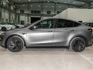 2025 Tesla Model Y Long Range I Рестайлинг, серебристый, 7639800 рублей, вид 4
