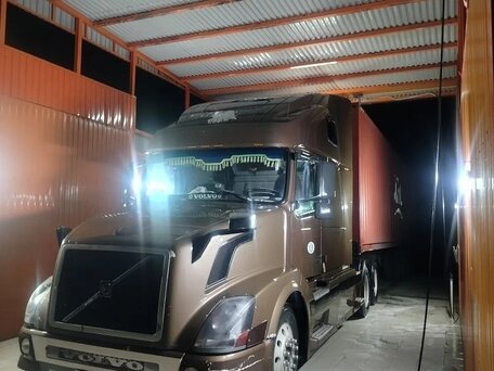 2003 Volvo VNL, коричневый, 3500000 рублей, вид 2