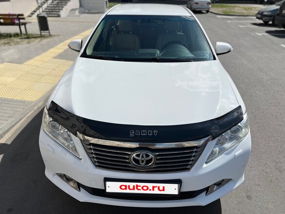 2013 Toyota Camry VII (XV50), белый, 1540000 рублей