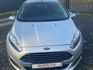 2015 Ford Fiesta Mk6 Рестайлинг, серебристый, 850000 рублей, вид 1
