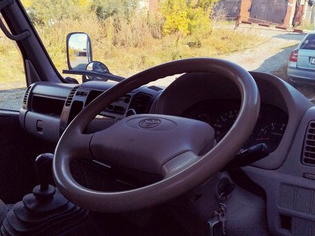 2003 Toyota Dyna, белый, 1600000 рублей, вид 4