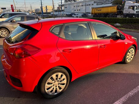 2015 Kia Ceed II Рестайлинг, красный, 1100000 рублей, вид 5