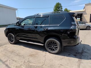 2021 Toyota Land Cruiser Prado 150 Series Рестайлинг 3, чёрный, 7200000 рублей, вид 4