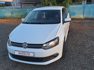 2014 Volkswagen Polo V, белый, 900000 рублей, вид 3