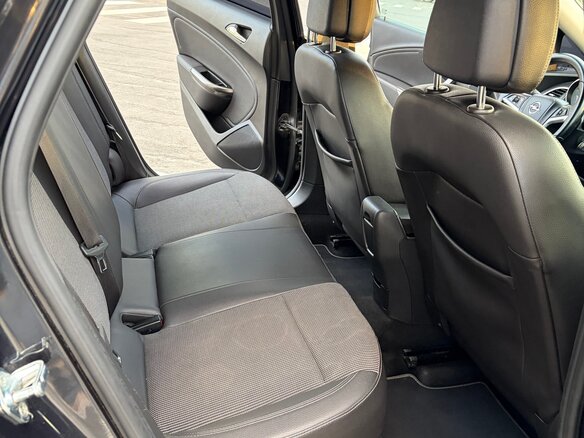 2011 Opel Astra J, чёрный - вид 26