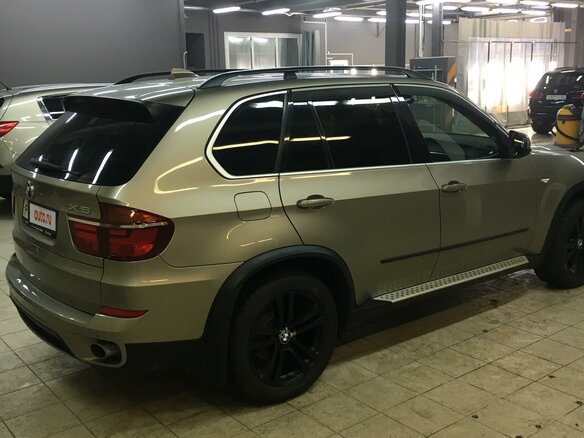 2011 BMW X5 35i II (E70) Рестайлинг, бежевый - вид 2