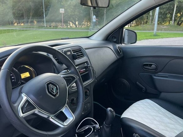2019 Renault Logan II Рестайлинг, белый, 1200000 рублей - вид 2