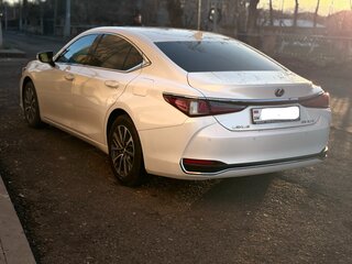 2022 Lexus ES 200 VII Рестайлинг, белый, 5500000 рублей, вид 4