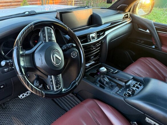2018 Lexus LX 570 III Рестайлинг 2, белый, 9800000 рублей - вид 6