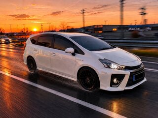 2016 Toyota Prius Alpha I (ZVW40/41) Рестайлинг, белый, 2000000 рублей, вид 1