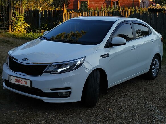2015 Kia Rio III Рестайлинг, белый - вид 1