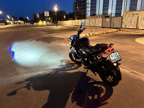 2021 Bajaj Pulsar NS 200, серый, 229000 рублей - вид 2