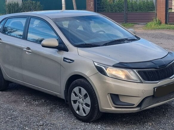 2014 Kia Rio III, бежевый, 850000 рублей - вид 2