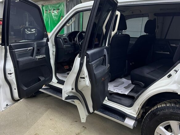 2014 Mitsubishi Pajero IV Рестайлинг 2, белый, 2400000 рублей - вид 5
