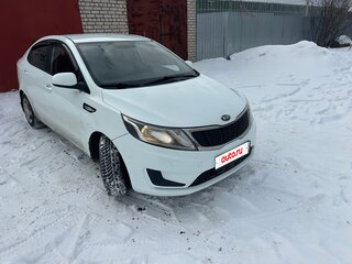 2013 Kia Rio III, белый, 670000 рублей, вид 1