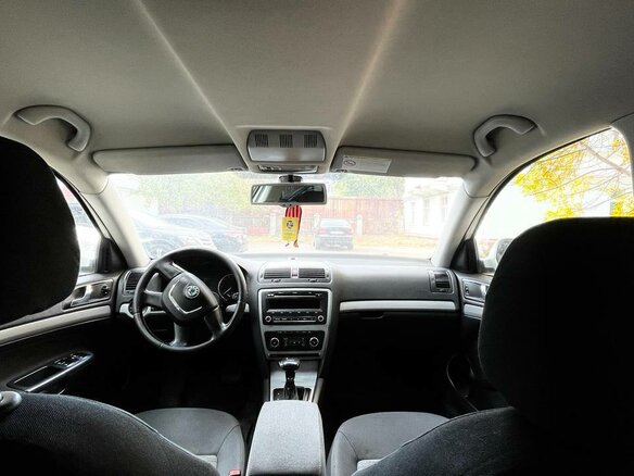 2012 Skoda Octavia II (A5) Рестайлинг, белый, 1200000 рублей - вид 7