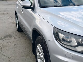 2013 Volkswagen Tiguan I Рестайлинг, серебристый, 1390000 рублей, вид 2