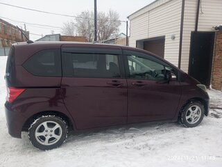 2011 Honda Freed I, красный, 1300000 рублей, вид 4