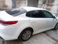 2018 Kia Optima IV Рестайлинг, белый, 1650000 рублей - вид 1