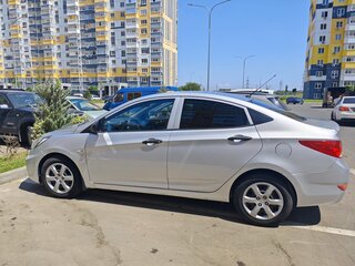 2014 Hyundai Solaris I, серебристый, 710000 рублей, вид 4