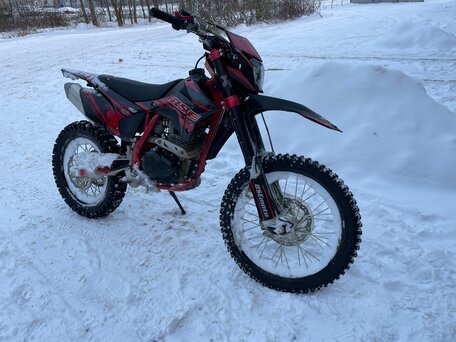 2023 BSE Z10, красный, 200000 рублей, вид 2