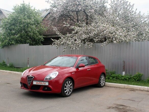 2012 Alfa Romeo Giulietta III, красный