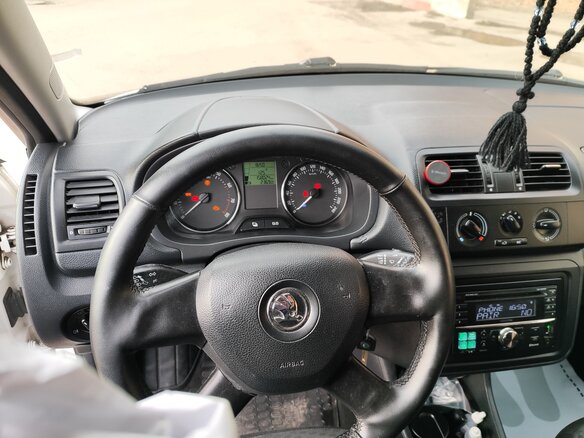2013 Skoda Fabia II Рестайлинг, белый, 700000 рублей - вид 5