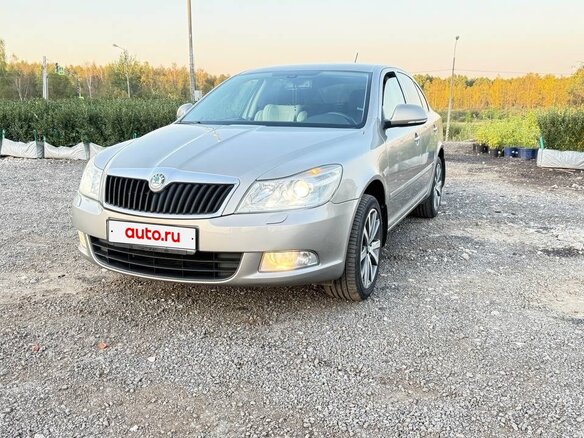 2012 Skoda Octavia II (A5) Рестайлинг, бежевый, 800000 рублей - вид 6