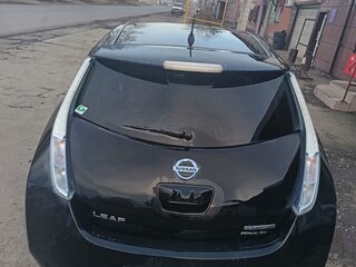 2013 Nissan Leaf (EM57) I (ZE0/AZE0), чёрный, 1300000 рублей, вид 5