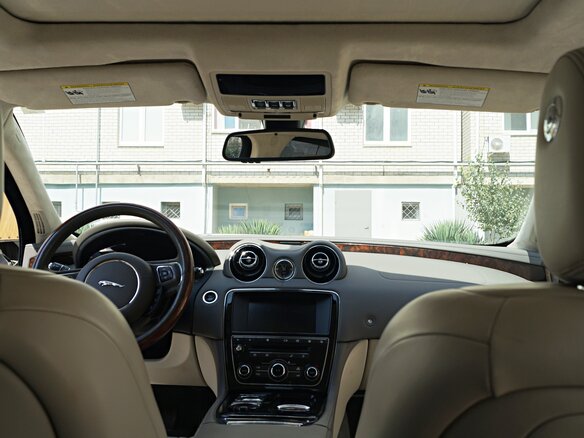 2017 Jaguar XJ Long IV (X351) Рестайлинг, серебристый, 2790000 рублей - вид 25