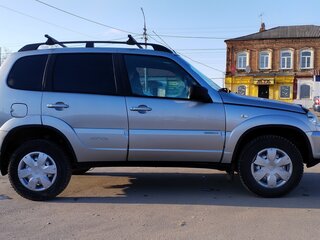 2015 Chevrolet Niva I Рестайлинг, серебристый, 550000 рублей, вид 3