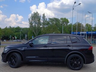 2021 Volkswagen Tiguan Allspace II Рестайлинг, чёрный, 3490000 рублей, вид 4