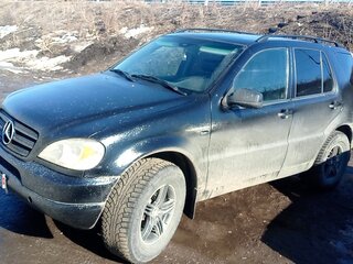 1999 Mercedes-Benz M-Класс 430 I (W163), чёрный, 500000 рублей, вид 1