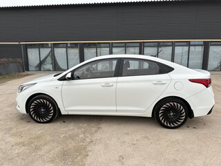 2018 Hyundai Solaris II, белый, 1500000 рублей, вид 4