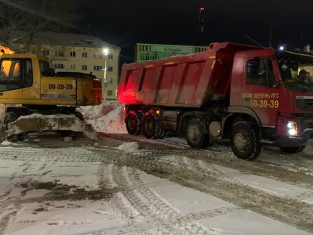 2012 Volvo FMX, красный, 6000000 рублей, вид 2