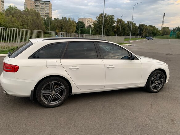 2010 Audi A4 IV (B8), белый, 1070000 рублей - вид 4