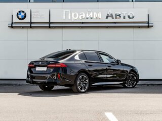 2025 BMW 5 серии Long 530Li xDrive VIII (G60/G61/G68), чёрный, 7990000 рублей, вид 2