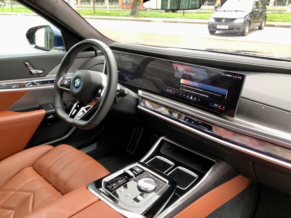2022 BMW i7 xDrive60 I (G70), синий, 14900000 рублей - вид 23