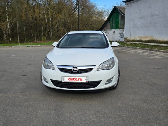 2012 Opel Astra J Рестайлинг, белый, 720000 рублей - вид 1