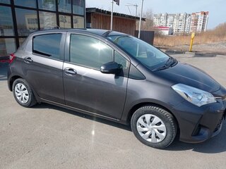 2019 Toyota Vitz III (XP130) Рестайлинг 2, серый, 1100000 рублей, вид 3