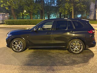 2021 BMW X5 M50d IV (G05/G18), чёрный, 7900000 рублей, вид 3
