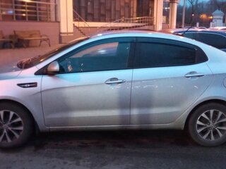 2017 Kia Rio III Рестайлинг, серебристый, 1100000 рублей, вид 5