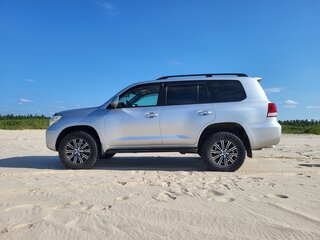 2010 Toyota Land Cruiser 200 Series, серебристый, 3100000 рублей, вид 2