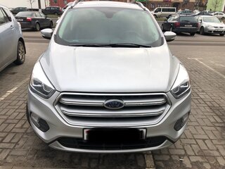 2017 Ford Escape III Рестайлинг, серебристый, 1500000 рублей, вид 1